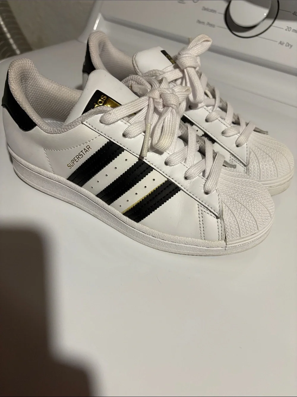 Adidas Superstar Big Kid Sneaker with white & black Shell-Toe Gold Accents